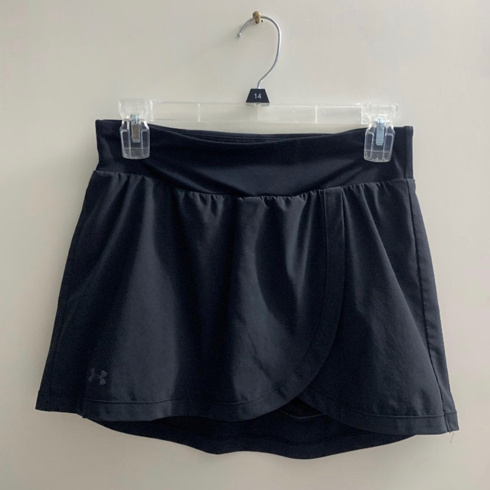 BLACK UNDER ARMOR SKORT